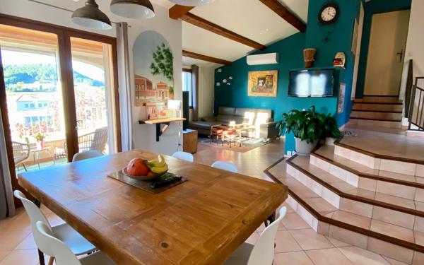 Maison à vendre    6 pièces •  Le Beausset