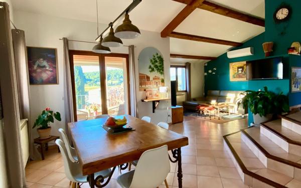 Maison à vendre    6 pièces •  Le Beausset