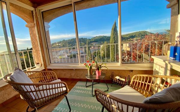 Maison à vendre    6 pièces •  Le Beausset