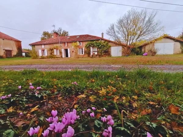Ancien corps de ferme avec terrains à Luchapt