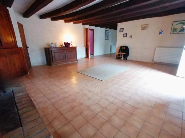 Ancien corps de ferme avec terrains à Luchapt