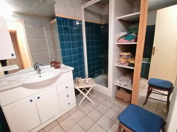 Ancien corps de ferme avec terrains à Luchapt