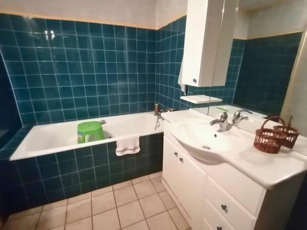 Ancien corps de ferme avec terrains à Luchapt