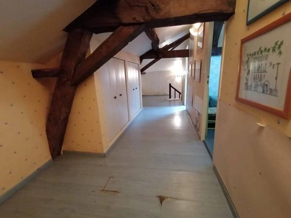 Ancien corps de ferme avec terrains à Luchapt