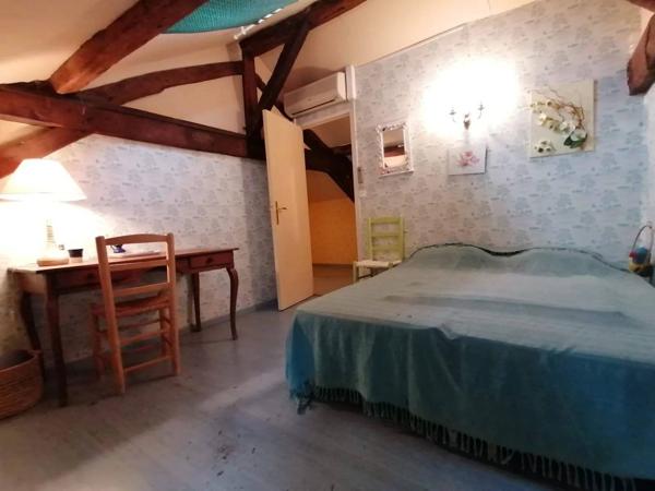 Ancien corps de ferme avec terrains à Luchapt