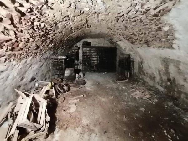 Ancien corps de ferme avec terrains à Luchapt