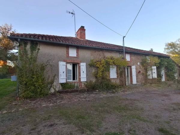 Ancien corps de ferme avec terrains à Luchapt