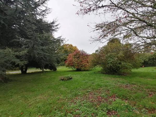 Ancien corps de ferme avec terrains à Luchapt