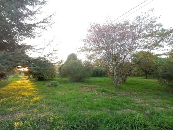 Ancien corps de ferme avec terrains à Luchapt