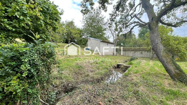 Terrain constructible arboré, calme et potentiel.