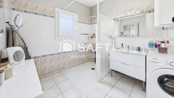 À Médis, maison de 113 m², 3 chambres, garage et jardin clos.