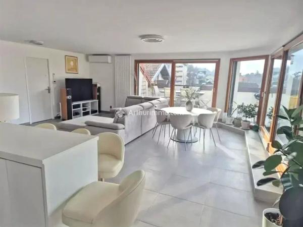 Vente                                                      Appartement
                        
                     4 pièces                      120 m2                     à Évian-les-Bains