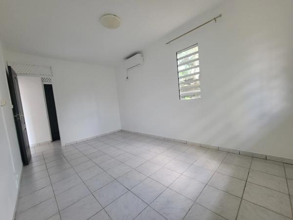 À louer – Maison T3 mitoyenne à Cayenne (Cité Thémire)