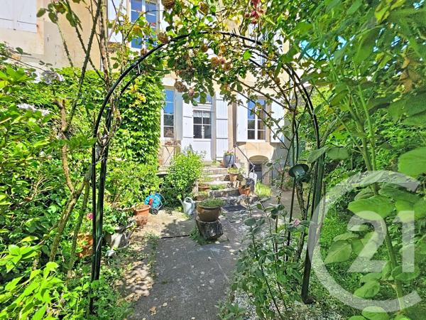 Maison à vendre  9 pièces - 168,46 m 2   LUCON  - 85
