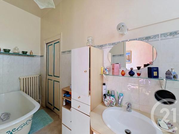 Maison à vendre  9 pièces - 168,46 m 2   LUCON  - 85