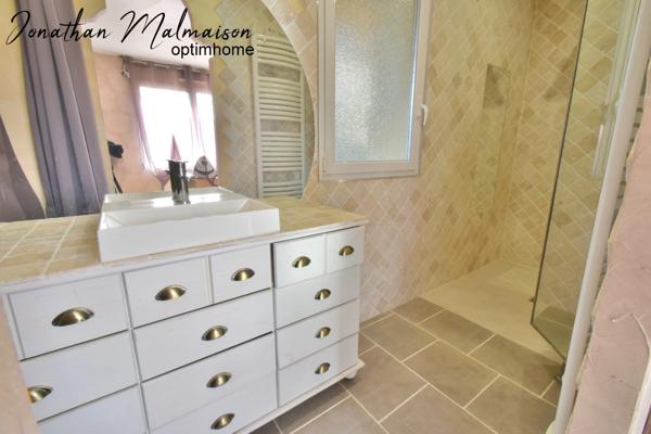Charmante maison entièrement rénovée – 4 chambres – Terrain clos – proche Évreux