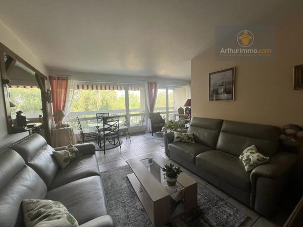 Vente                                                      Appartement
                        
                     5 pièces                      96 m2                     à Élancourt