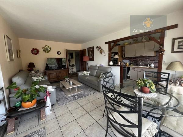 Vente                                                      Appartement
                        
                     5 pièces                      96 m2                     à Élancourt