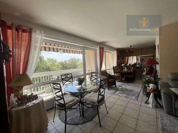 Vente                                                      Appartement
                        
                     5 pièces                      96 m2                     à Élancourt