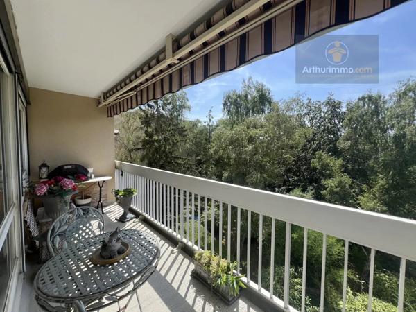 Vente                                                      Appartement
                        
                     5 pièces                      96 m2                     à Élancourt