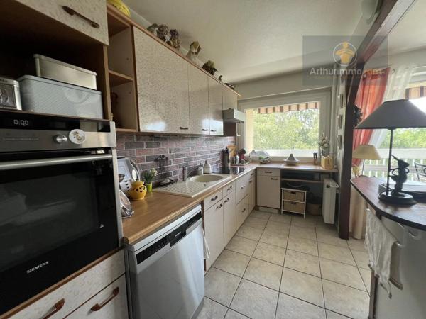 Vente                                                      Appartement
                        
                     5 pièces                      96 m2                     à Élancourt