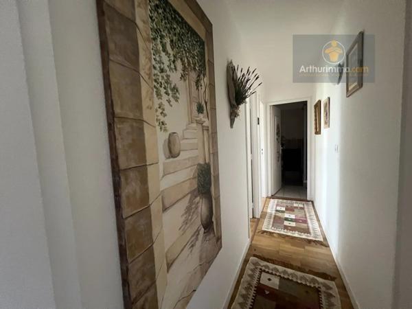 Vente                                                      Appartement
                        
                     5 pièces                      96 m2                     à Élancourt