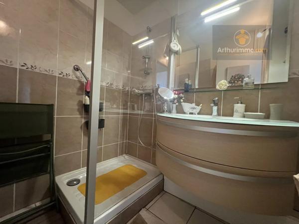 Vente                                                      Appartement
                        
                     5 pièces                      96 m2                     à Élancourt