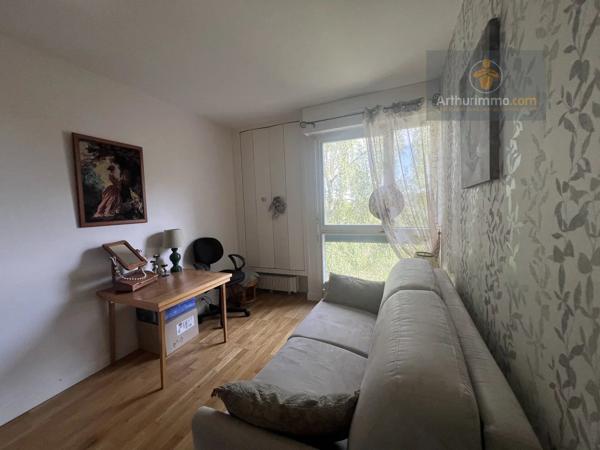 Vente                                                      Appartement
                        
                     5 pièces                      96 m2                     à Élancourt