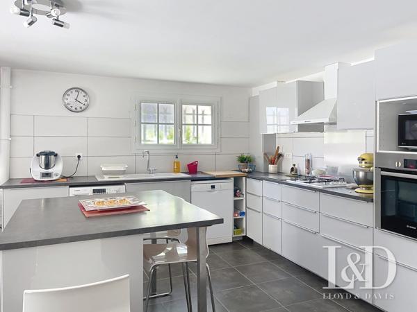 maison contemporaine familiale 263 m², 5 chambres sur terrain de plus de 2000m²