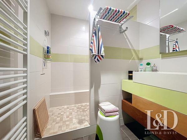 maison contemporaine familiale 263 m², 5 chambres sur terrain de plus de 2000m²