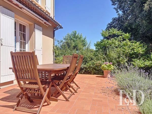 maison contemporaine familiale 263 m², 5 chambres sur terrain de plus de 2000m²