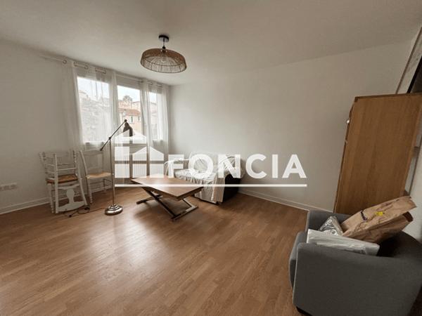 Location Appartement meublé 2 pièces 45 m² - RESIDENCE DE LA BOULE D'OR - 25 TER RUE DE LA BOULE D'OR Niort 79000