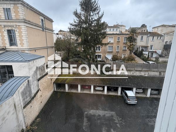 Location Appartement meublé 2 pièces 45 m² - RESIDENCE DE LA BOULE D'OR - 25 TER RUE DE LA BOULE D'OR Niort 79000