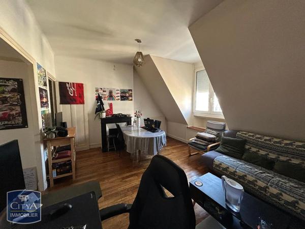 Appartement à louer 2 pièces 52.32m² Saint-Quentin (02100)