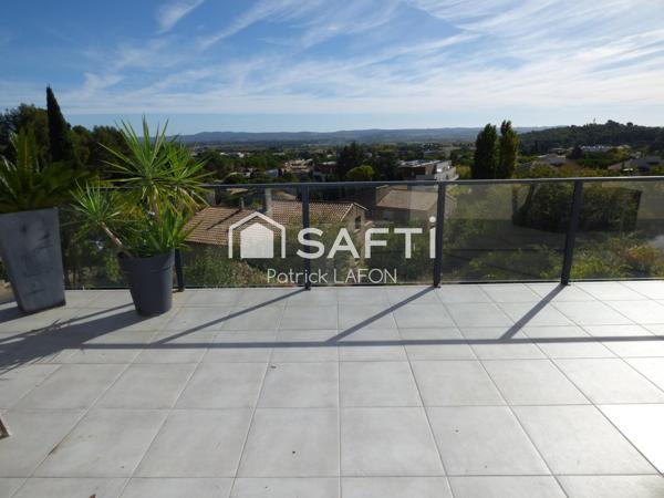 Villa avec vue spectaculaire sur la vallée de l'hérault.
