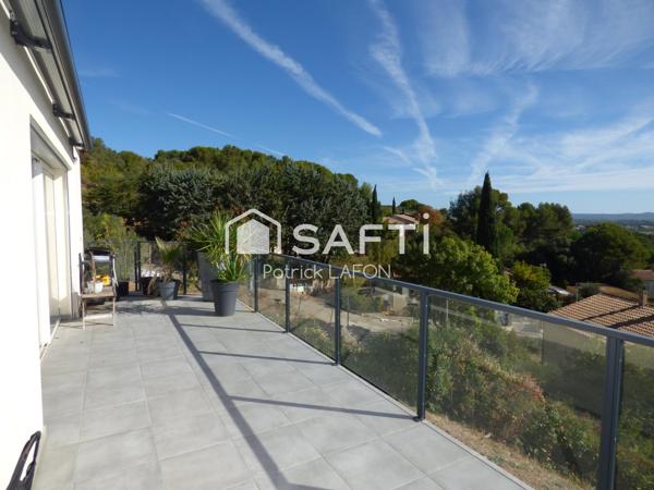 Villa avec vue spectaculaire sur la vallée de l'hérault.