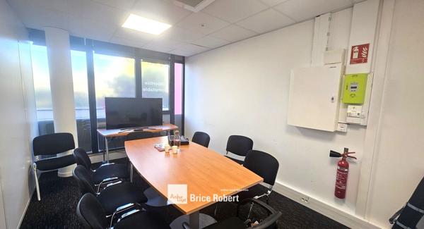 Bureaux à louer en rez-de-chaussée à Brignais accès facilité
