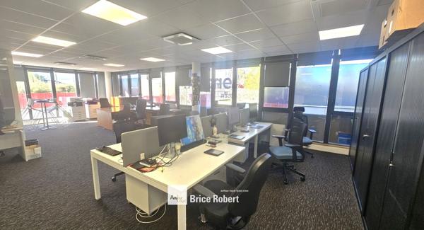 Bureaux à louer en rez-de-chaussée à Brignais accès facilité