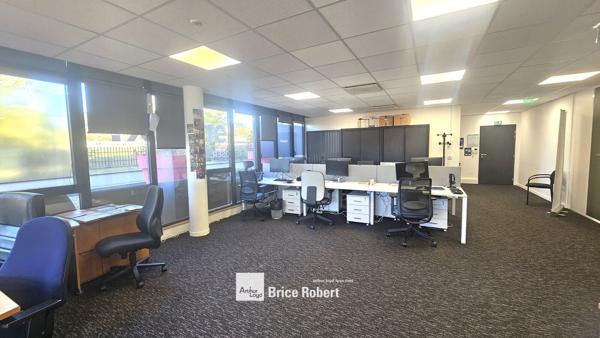 Bureaux à louer en rez-de-chaussée à Brignais accès facilité