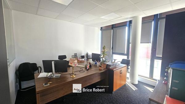 Bureaux à louer en rez-de-chaussée à Brignais accès facilité