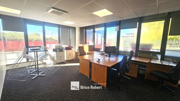 Bureaux à louer en rez-de-chaussée à Brignais accès facilité