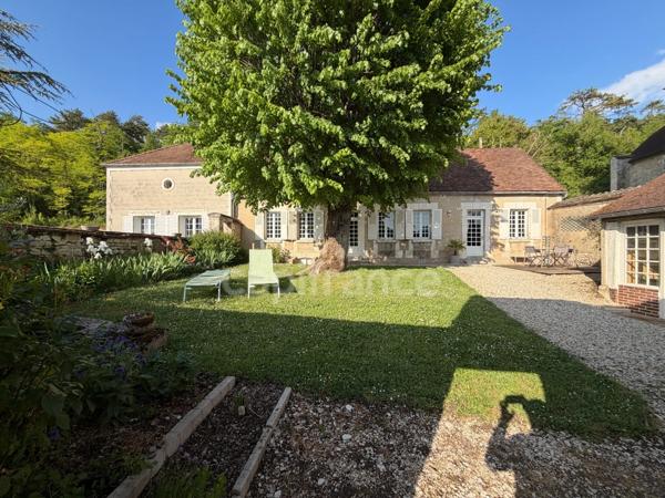 Maison à vendre 9 pièces GY L'EVEQUE (89) Propriété de caractère de 185 m2 4 chambres plus bureau   Terrain
