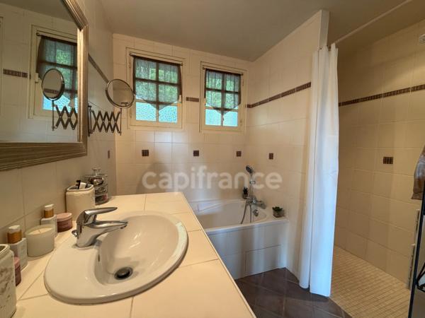 Maison à vendre 9 pièces GY L'EVEQUE (89) Propriété de caractère de 185 m2 4 chambres plus bureau   Terrain