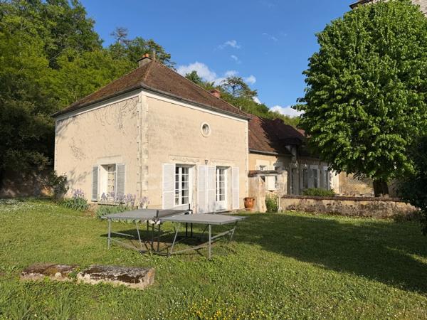 Maison à vendre 9 pièces GY L'EVEQUE (89) Propriété de caractère de 185 m2 4 chambres plus bureau   Terrain