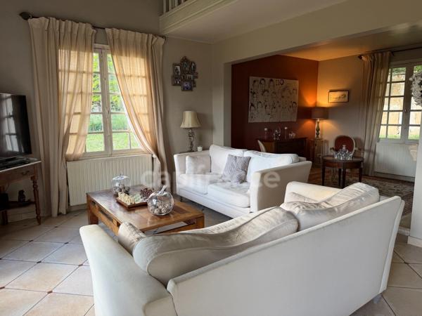 Maison à vendre 9 pièces GY L'EVEQUE (89) Propriété de caractère de 185 m2 4 chambres plus bureau   Terrain