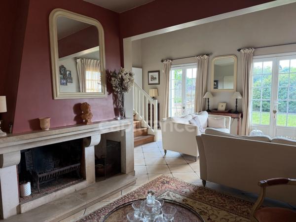 Maison à vendre 9 pièces GY L'EVEQUE (89) Propriété de caractère de 185 m2 4 chambres plus bureau   Terrain