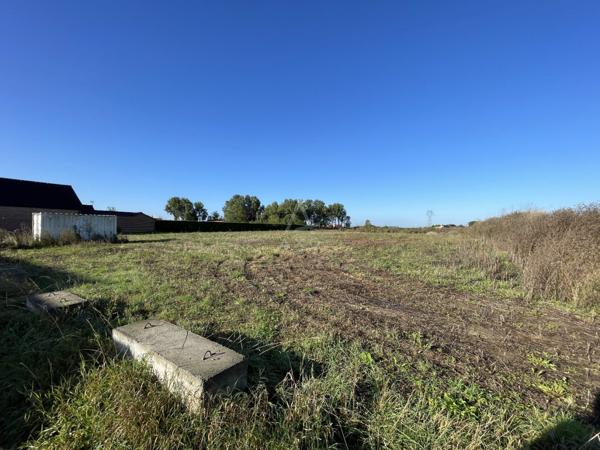Terrain commercial de 2500 m² situé en ZI