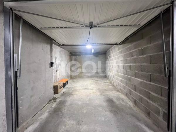 COEUR CROIX-ROUSSE - GARAGE FERMÉ EN SOUS-SOL