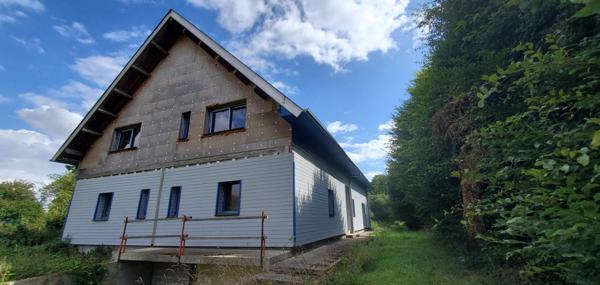 Maison à ossature bois en cours d'achèvement