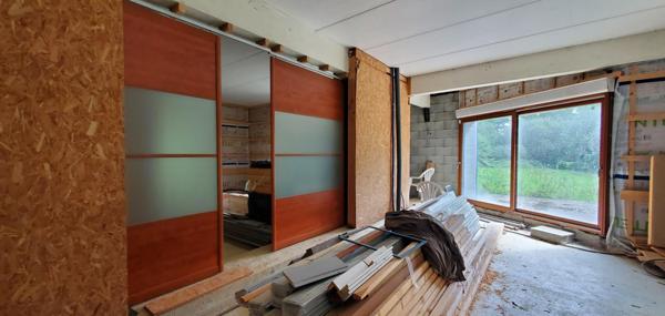 Maison à ossature bois en cours d'achèvement